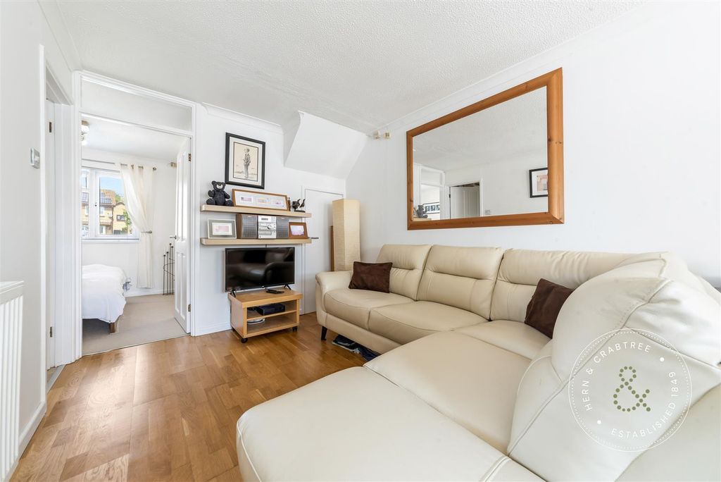 Property photo 2 of 14 Limeslade-Close-36.Jpg
