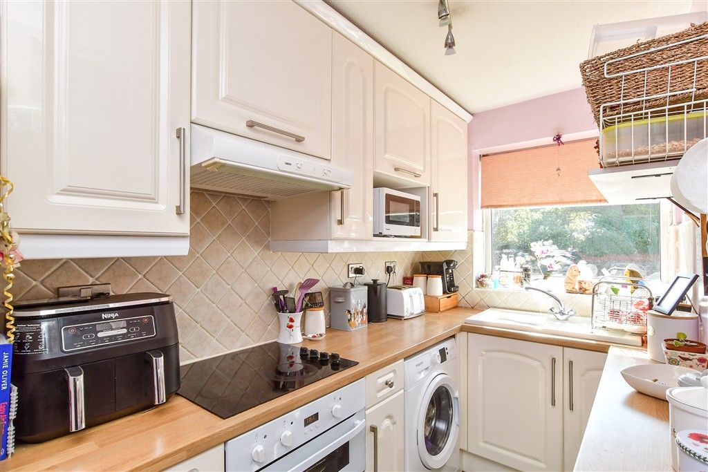 Property photo 1 of 11 Kitchen