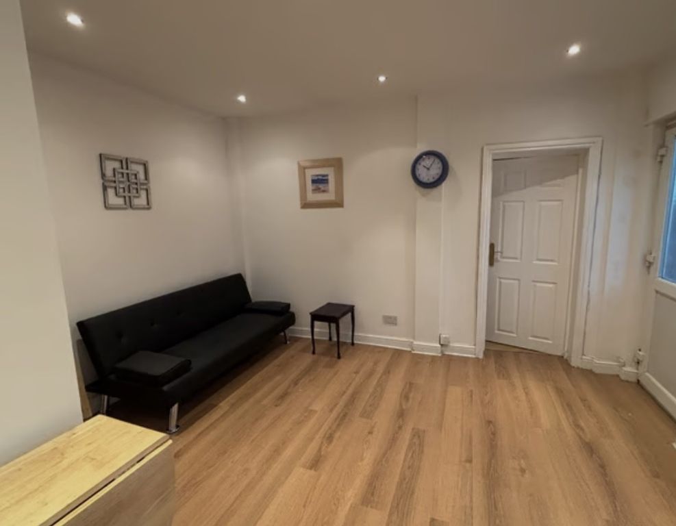 Property photo 3 of 6