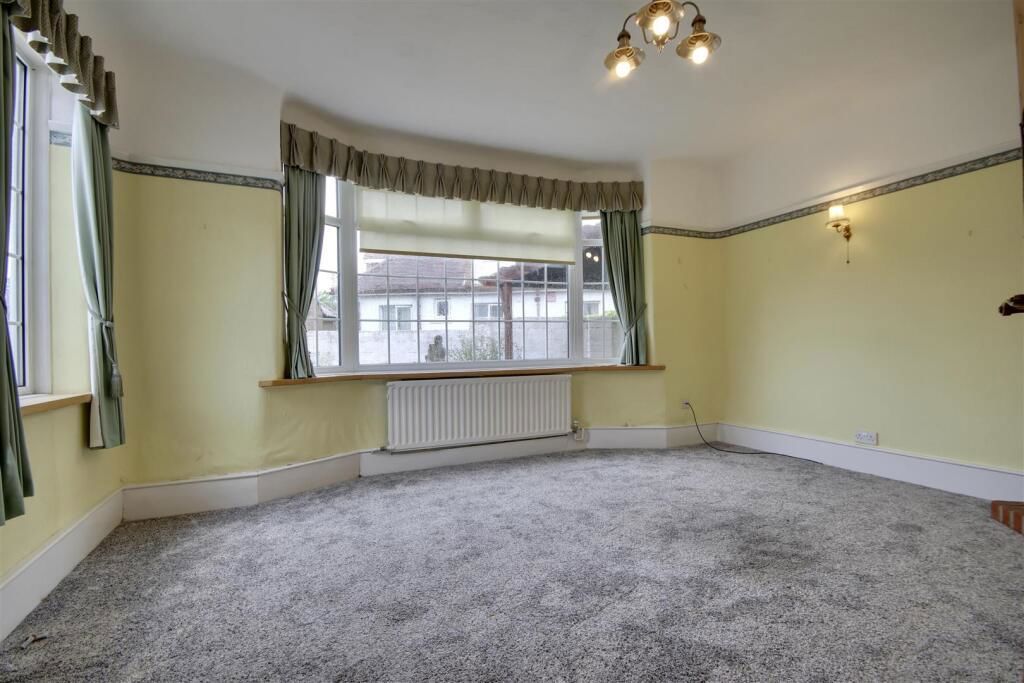 Property photo 3 of 28