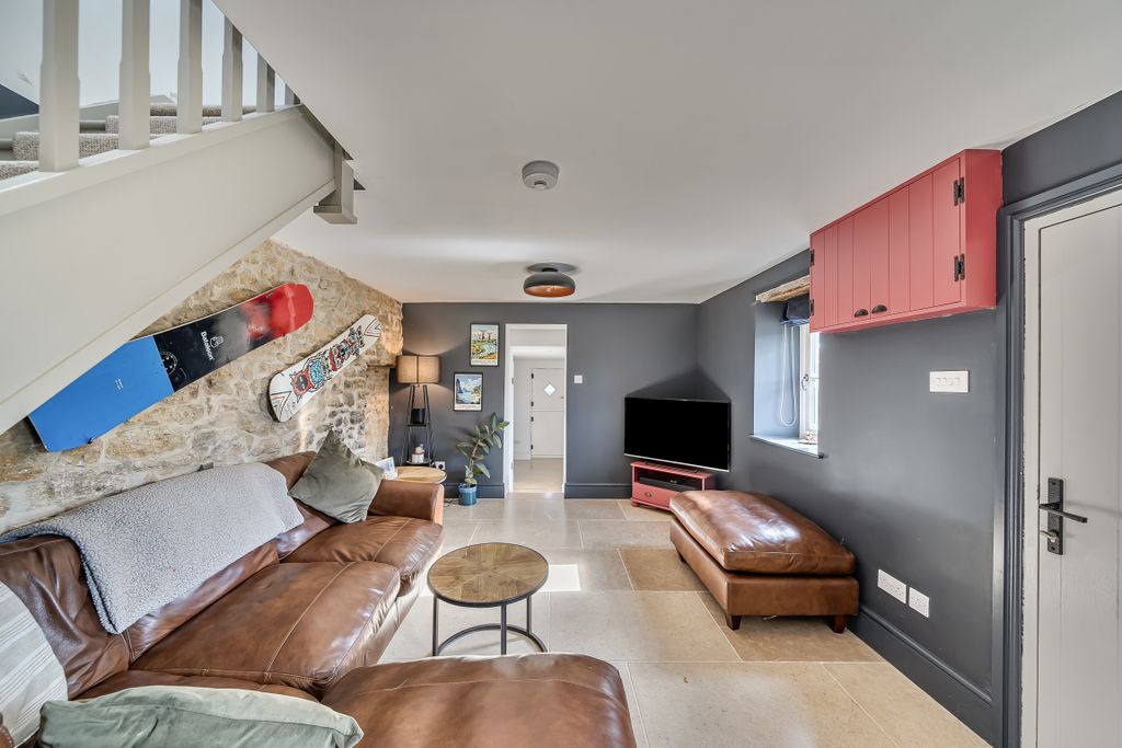 Property photo 3 of 23