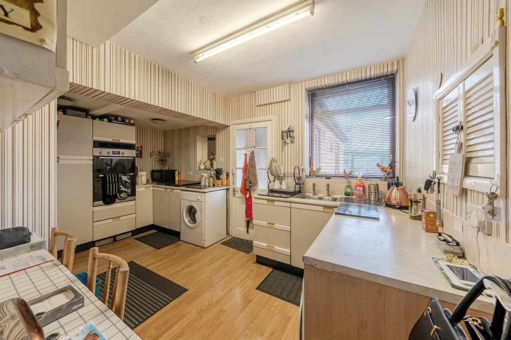 Property photo 3 of 20 Kitchen