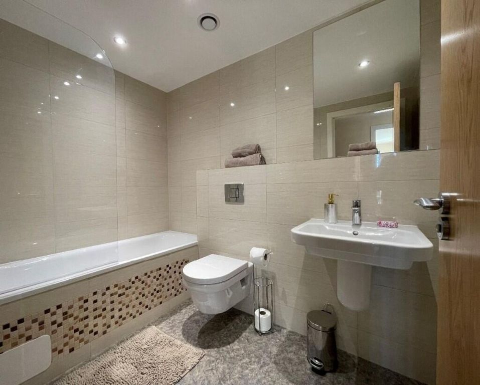 Property photo 3 of 13 A Modern And Well-Maintained Bathroom Featuring A ...