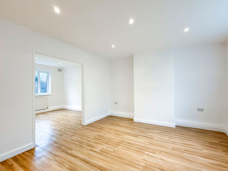 Property photo 3 of 9 Photo 5