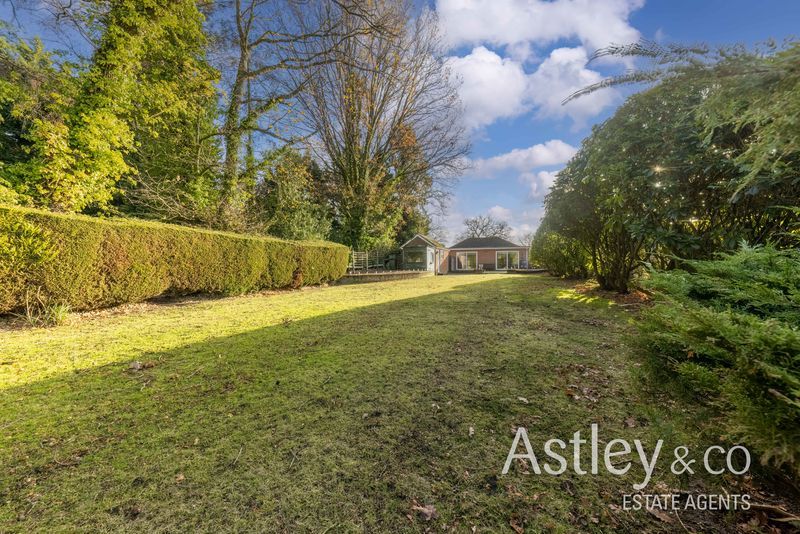 Property photo 2 of 21 Garden