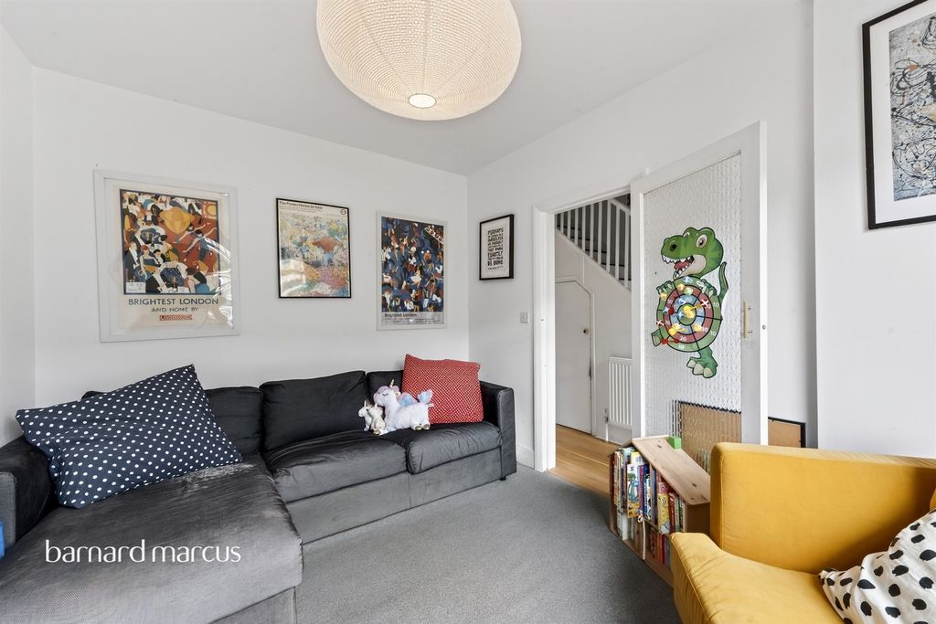 Property photo 3 of 11
