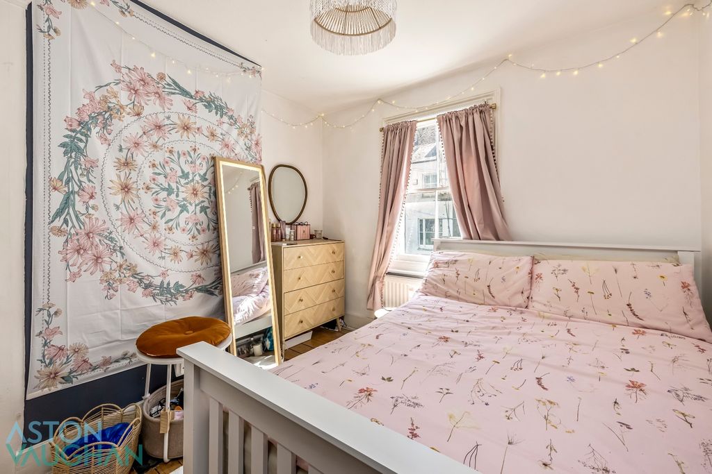 Property photo 3 of 8 4630082