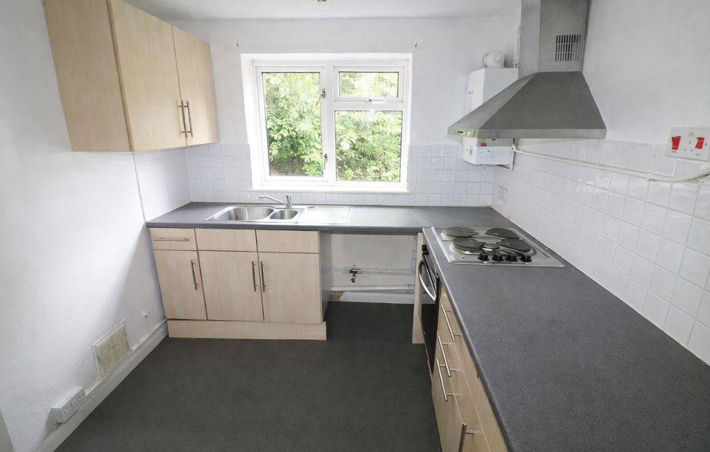 Property photo 3 of 6 Kitchen