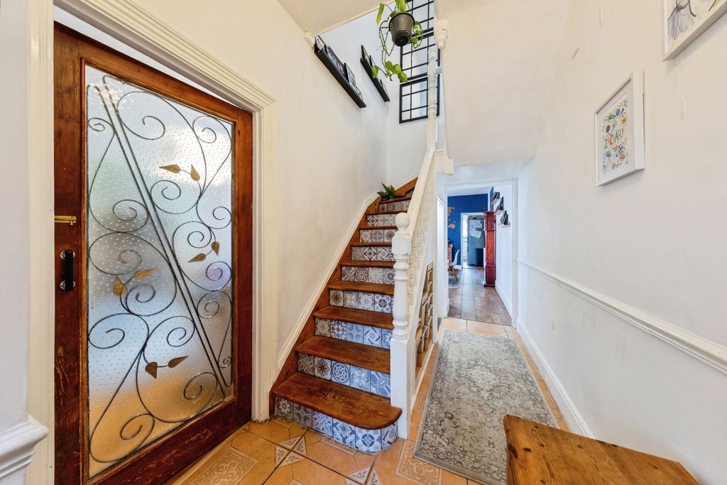 Property photo 2 of 25 Pbox-Img.Jpg