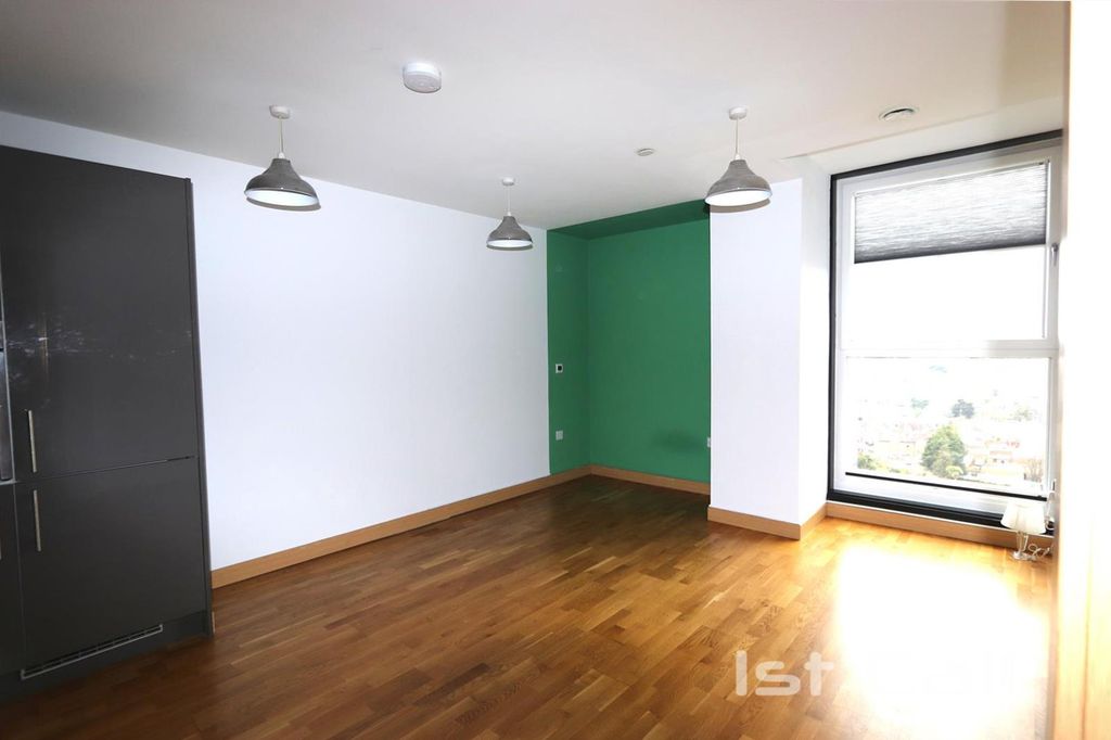 Property photo 2 of 10 Lounge Area