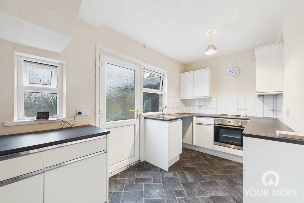 Property photo 2 of 7 Kitchen