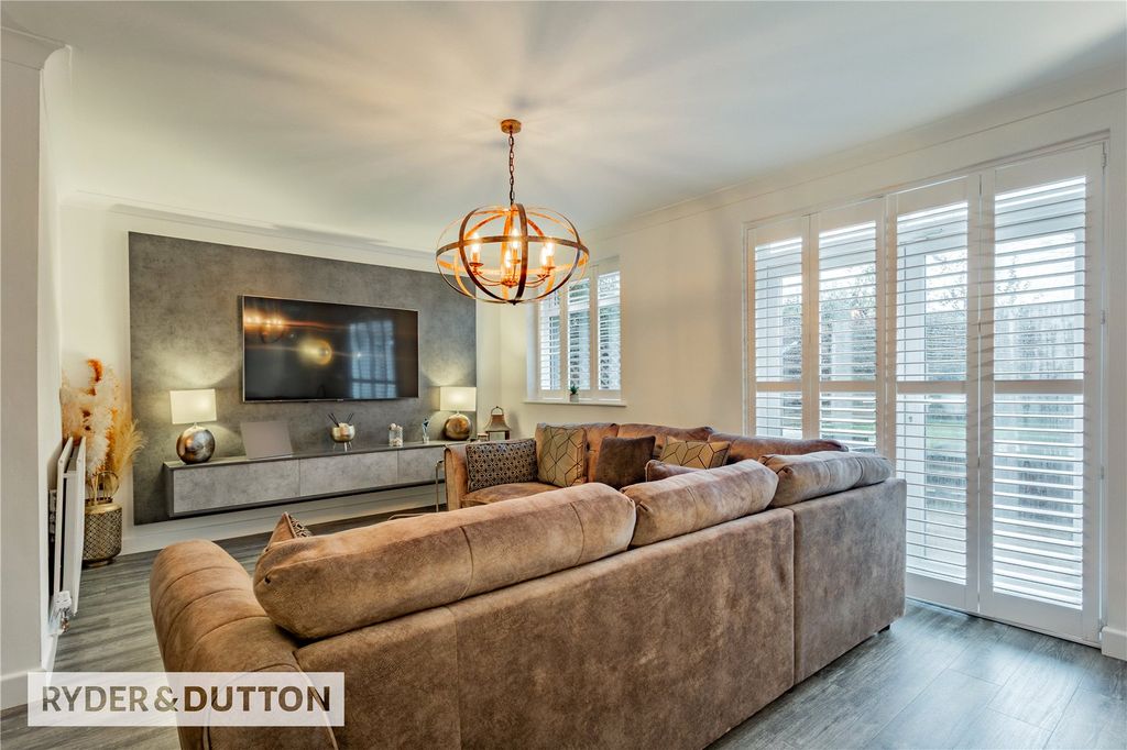 Property photo 2 of 25 Lounge