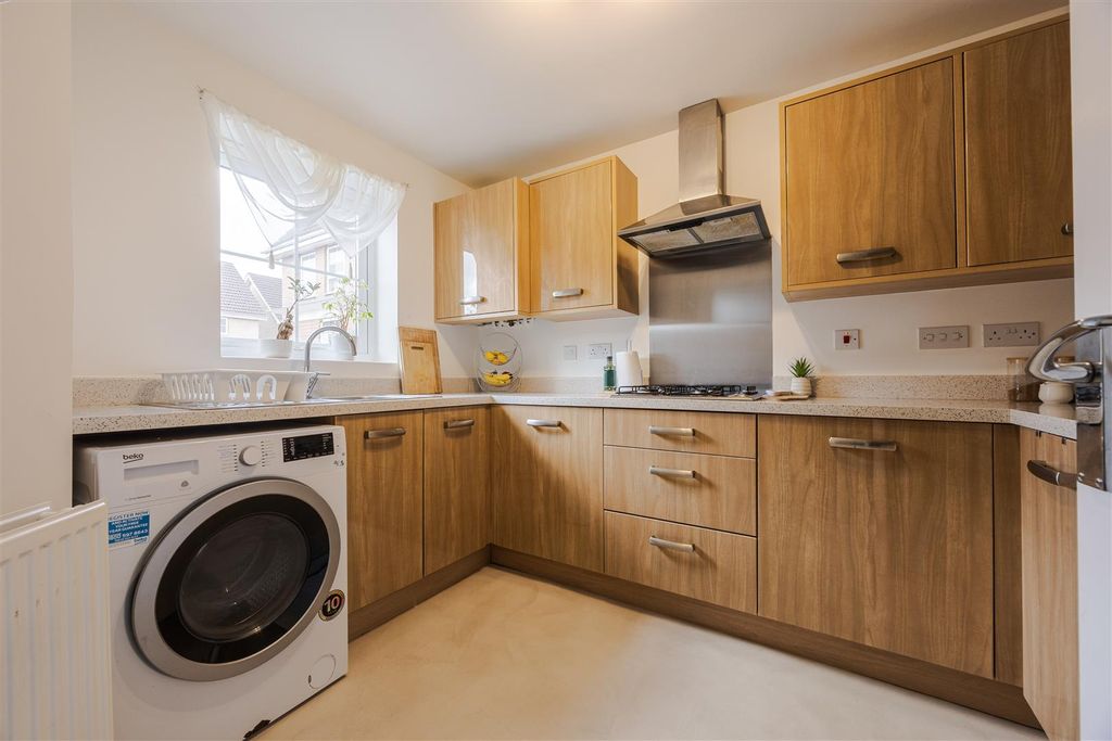 Property photo 3 of 15 Kitchen