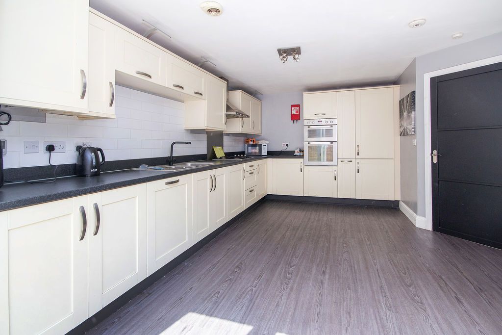 Property photo 2 of 14 Kitchen