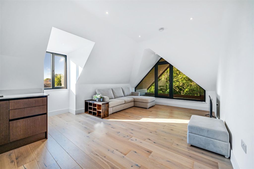 Property photo 2 of 13 Flat 8 , 19 Creswick Road-6.Jpg