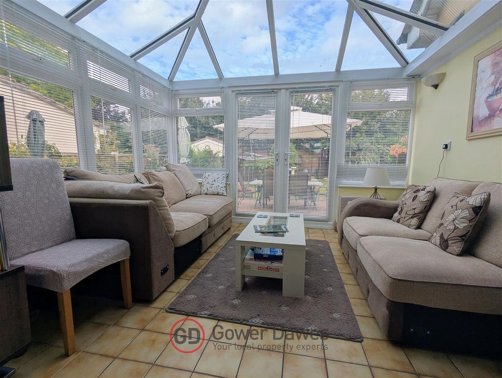 Property photo 3 of 17 Conservatory