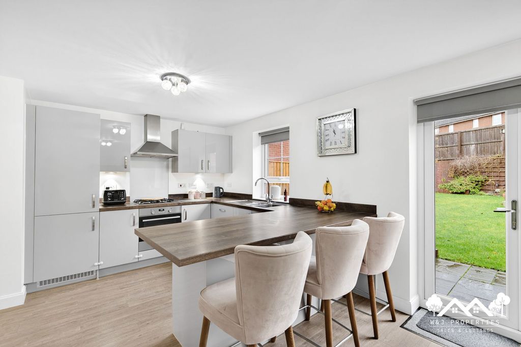 Property photo 2 of 39