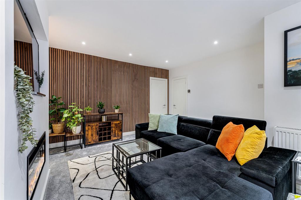Property photo 3 of 14 67 Mollington Ave Lounge 2.Jpg