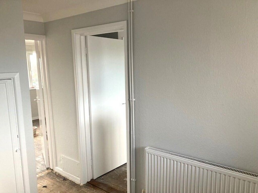 Property photo 2 of 12 Entrance Hall