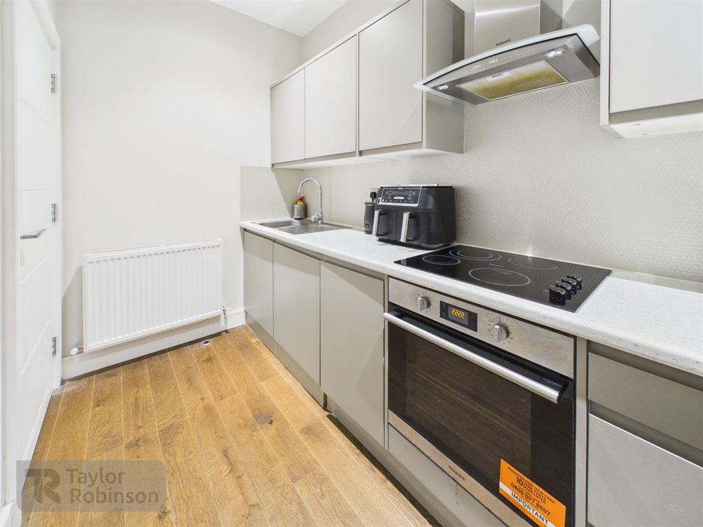 Property photo 3 of 13 170B4613072B4Ec0A6B002479E04B0c3_100_Cam02600G0-Pr