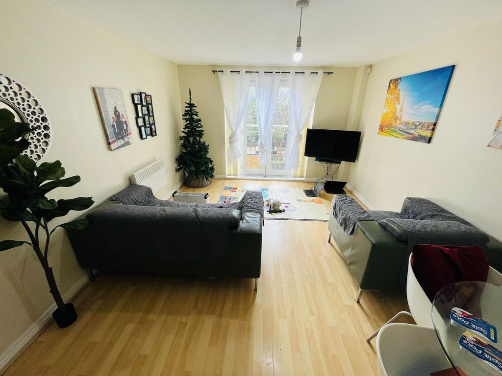 Property photo 2 of 10