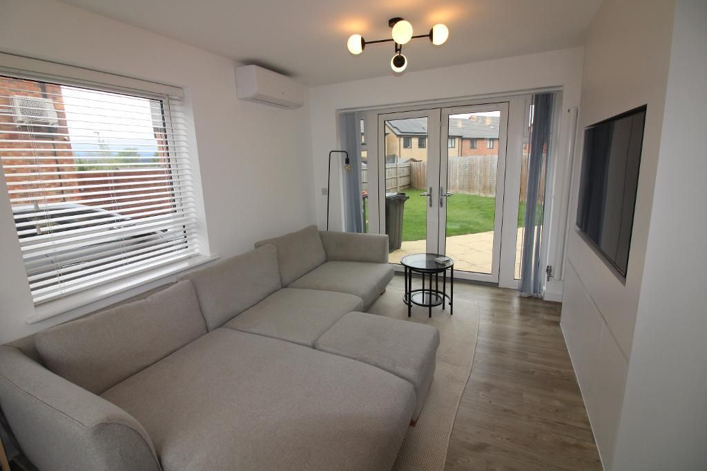 Property photo 2 of 15 Lounge