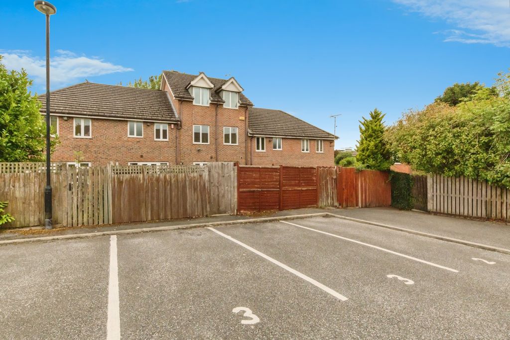 Property photo 2 of 17 Photo