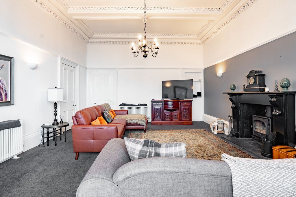 Property photo 2 of 43