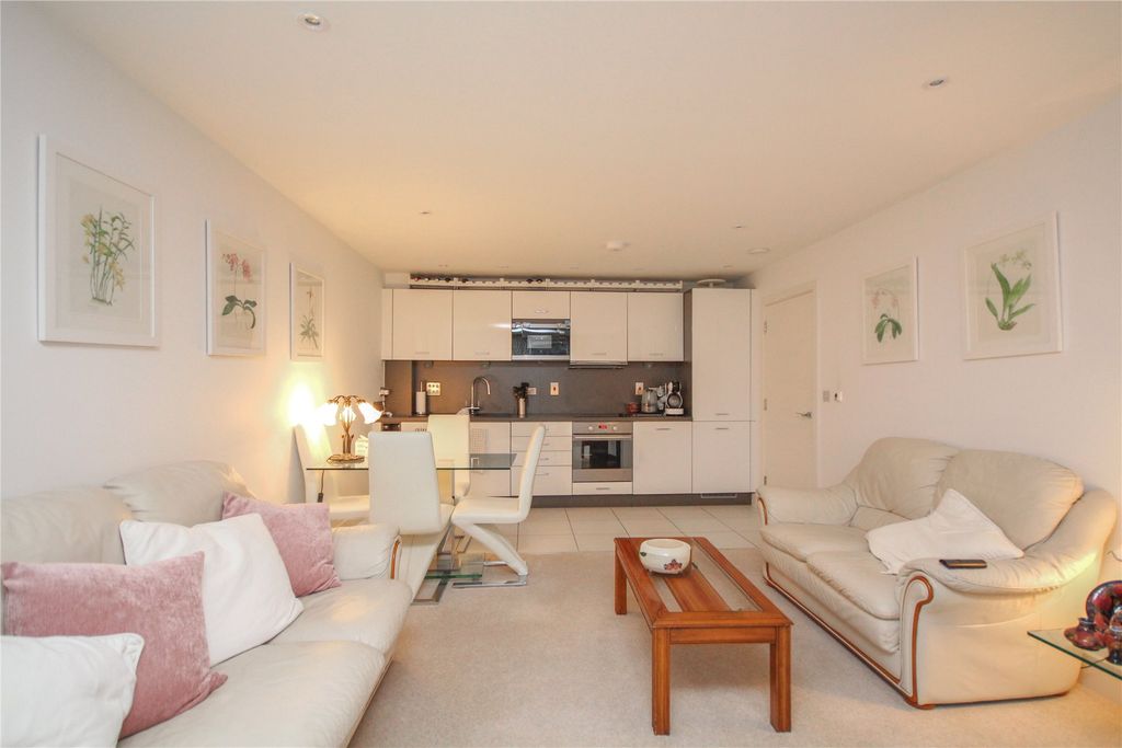 Property photo 2 of 12 Picture No. 32