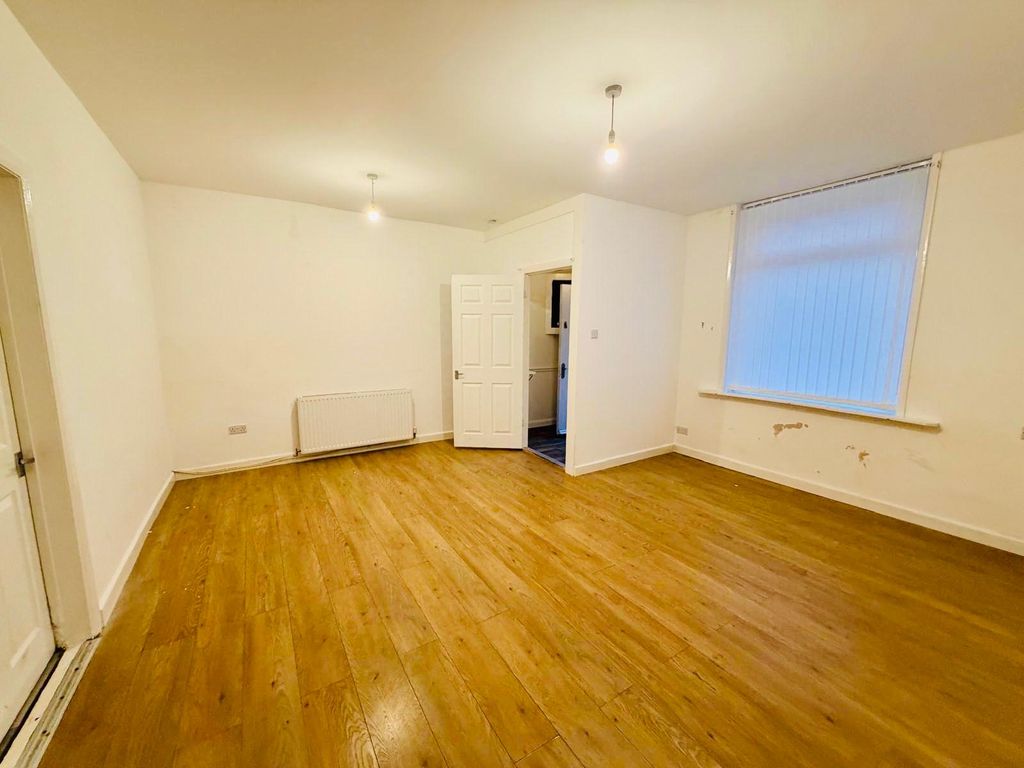 Property photo 2 of 7 Gallery