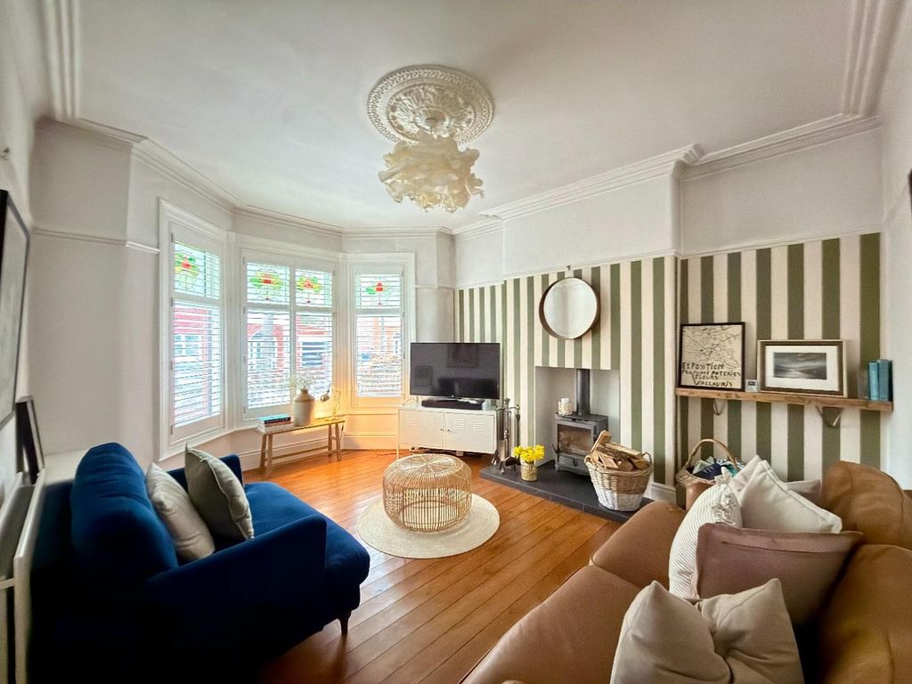 Property photo 2 of 38