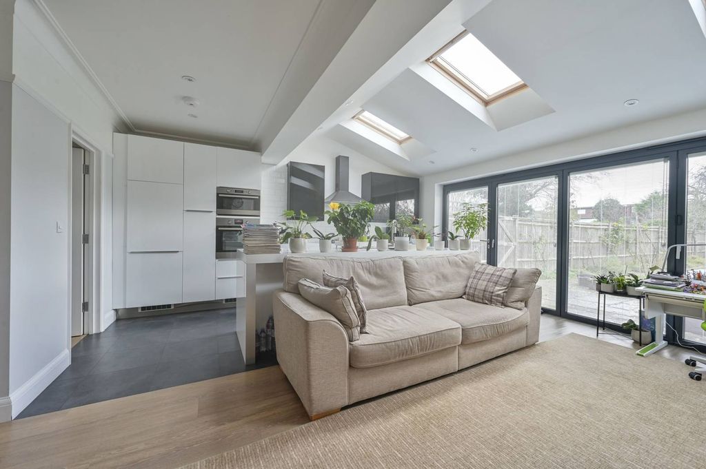 Property photo 3 of 17