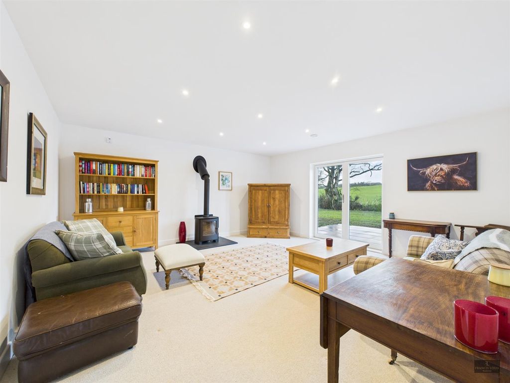 Property photo 3 of 35 Cam02887G0-Pr0589-Still020.Jpg