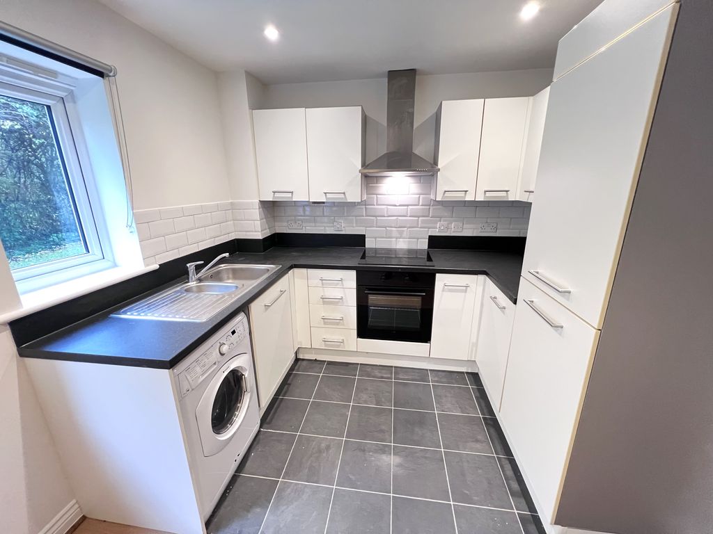 Property photo 3 of 8 Kitchen