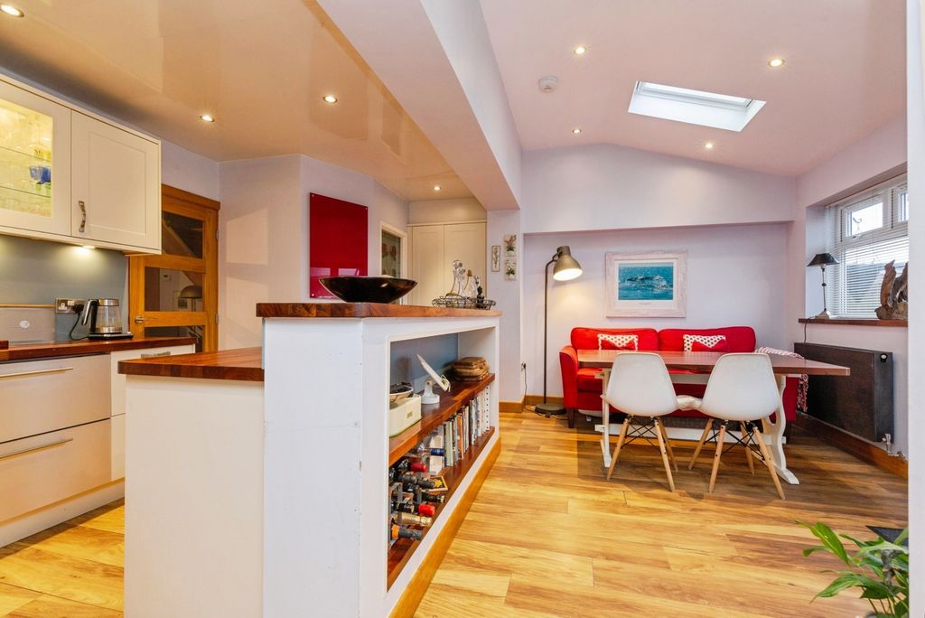 Property photo 3 of 26 Pbox-Img.Jpg