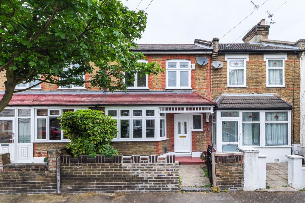 Property photo 1 of 18 90C-Trumpington-Road-1