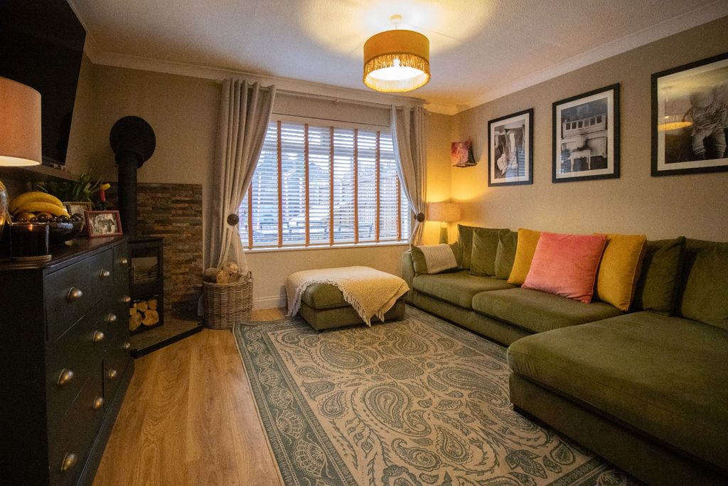 Property photo 2 of 16 3869535
