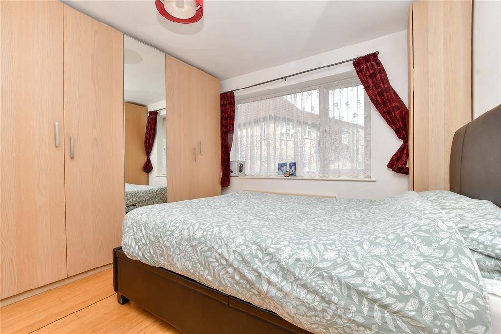 Property photo 3 of 7 Bedroom 1