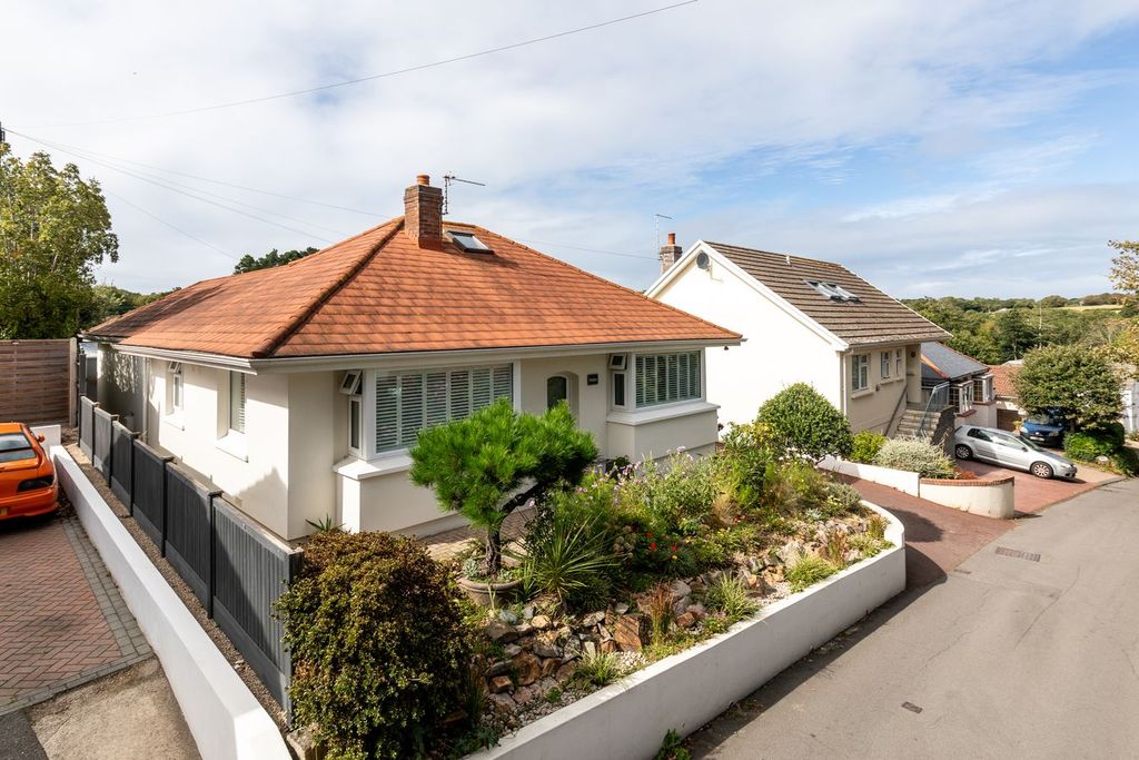 Property photo 1 of 33
