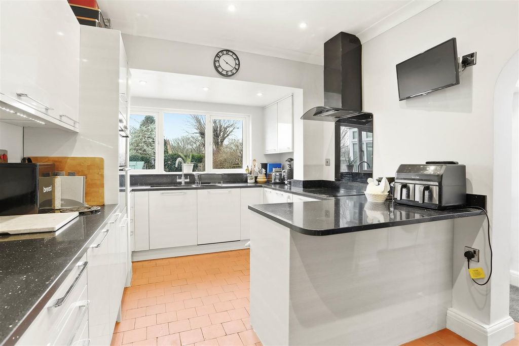 Property photo 3 of 21 1640686476 - 18.Jpg