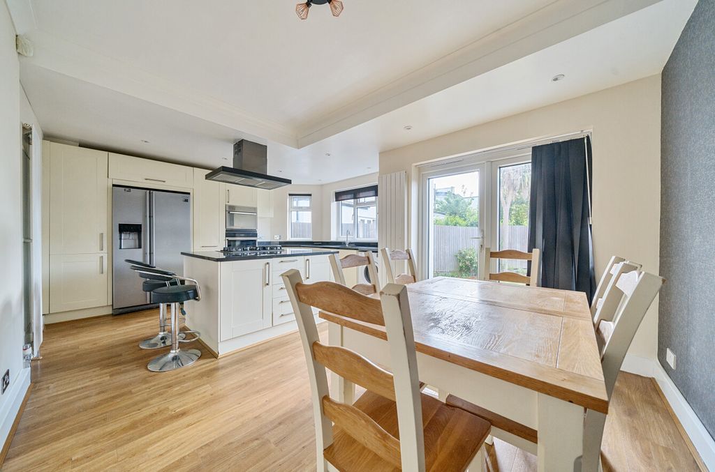 Property photo 3 of 25 1299078-10-6836F4...