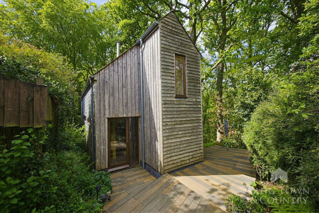 Property photo 1 of 33