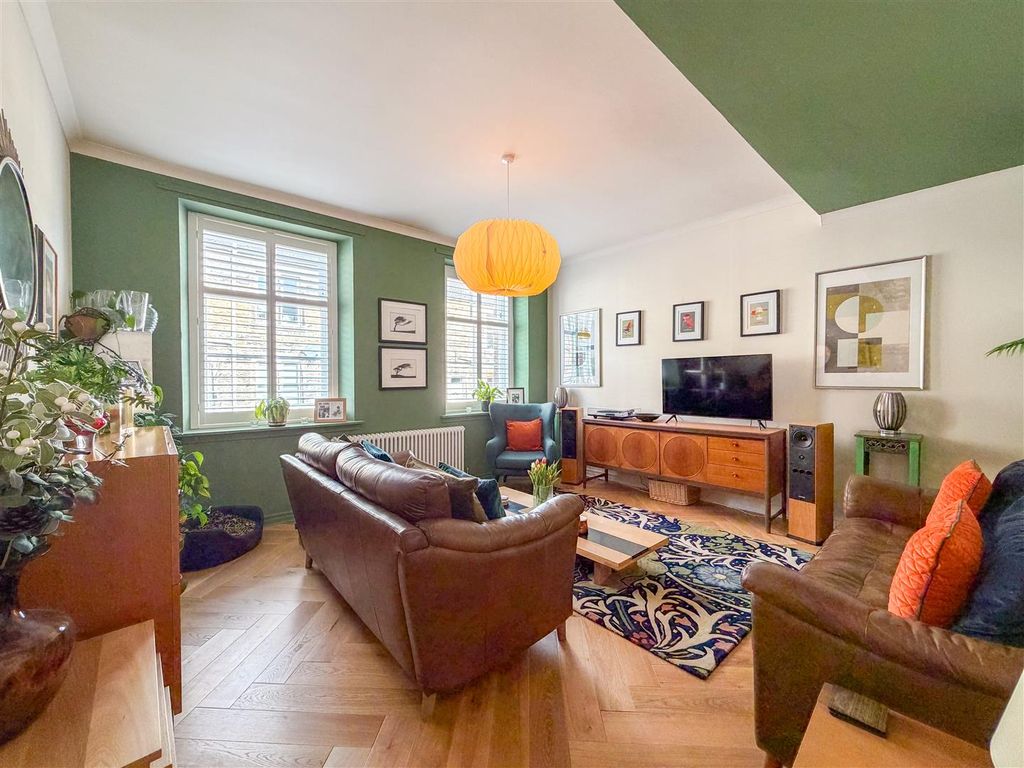 Property photo 2 of 29 Lounge