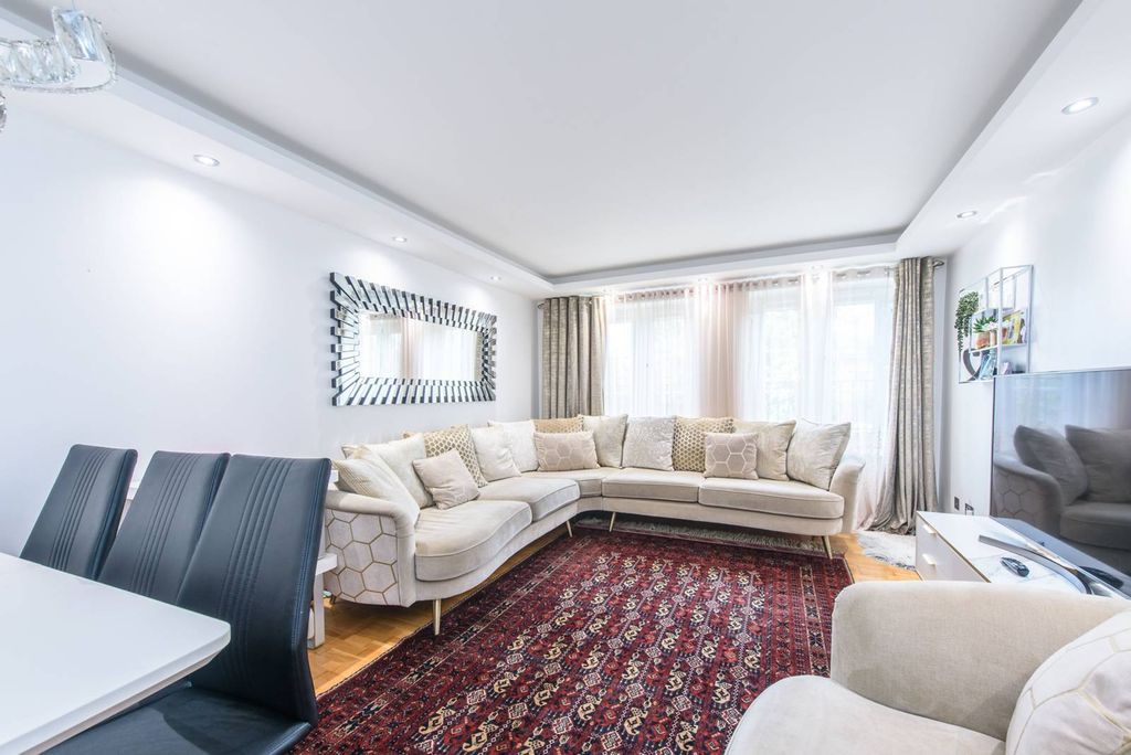 Property photo 2 of 6