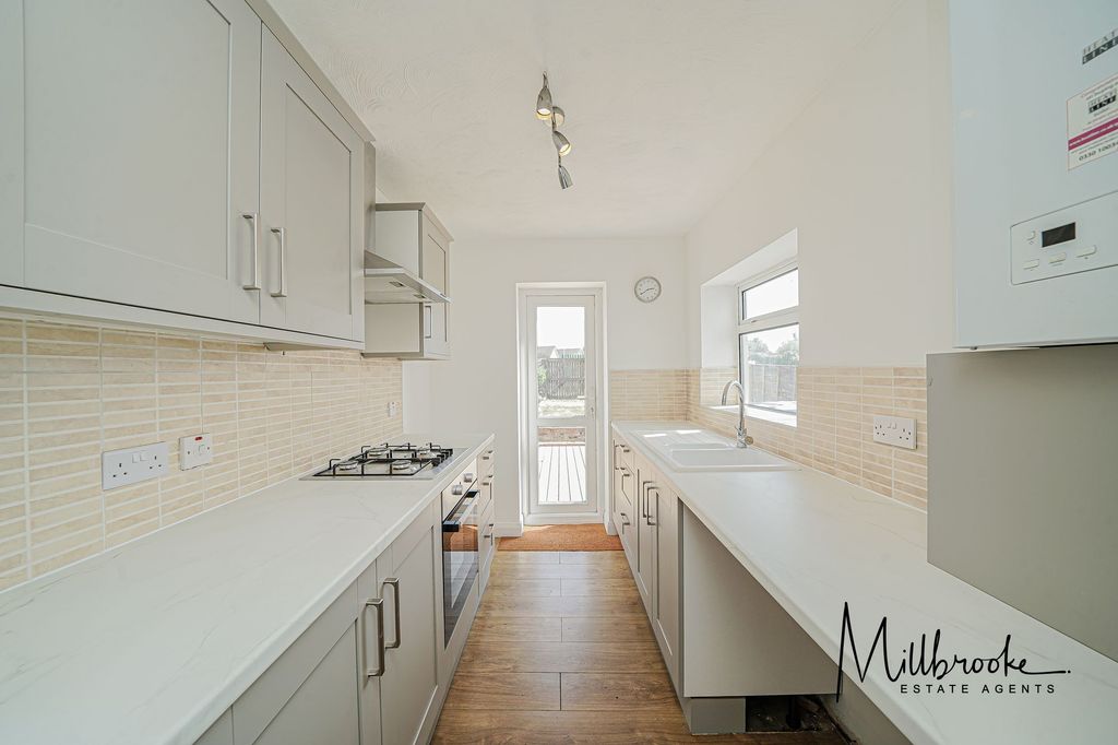 Property photo 3 of 31