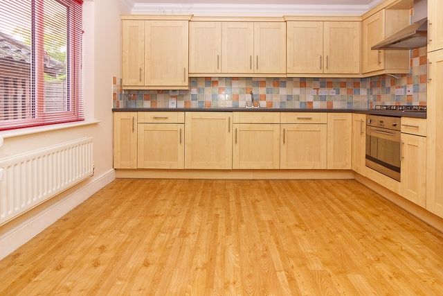 Property photo 2 of 11 Kitchen