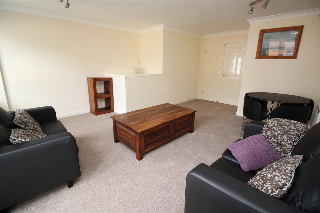 Property photo 2 of 8 Picture 2