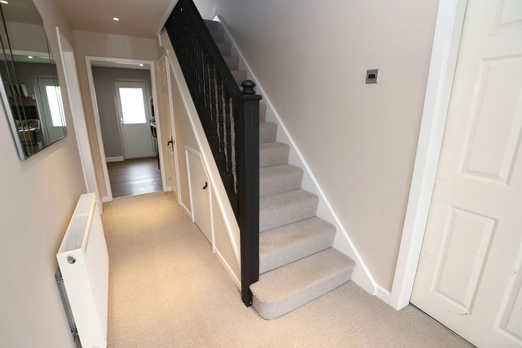 Property photo 2 of 47
