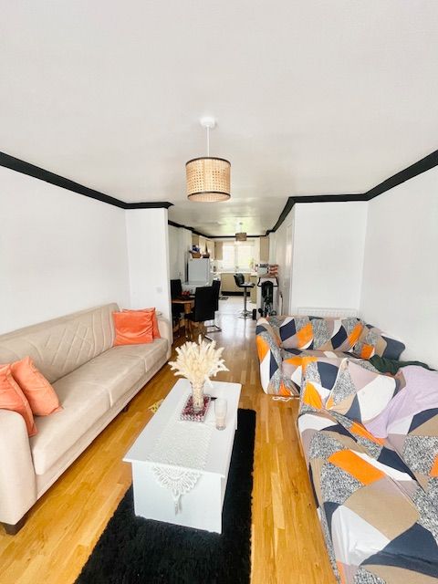 Property photo 1 of 12 Living/ Dining Room