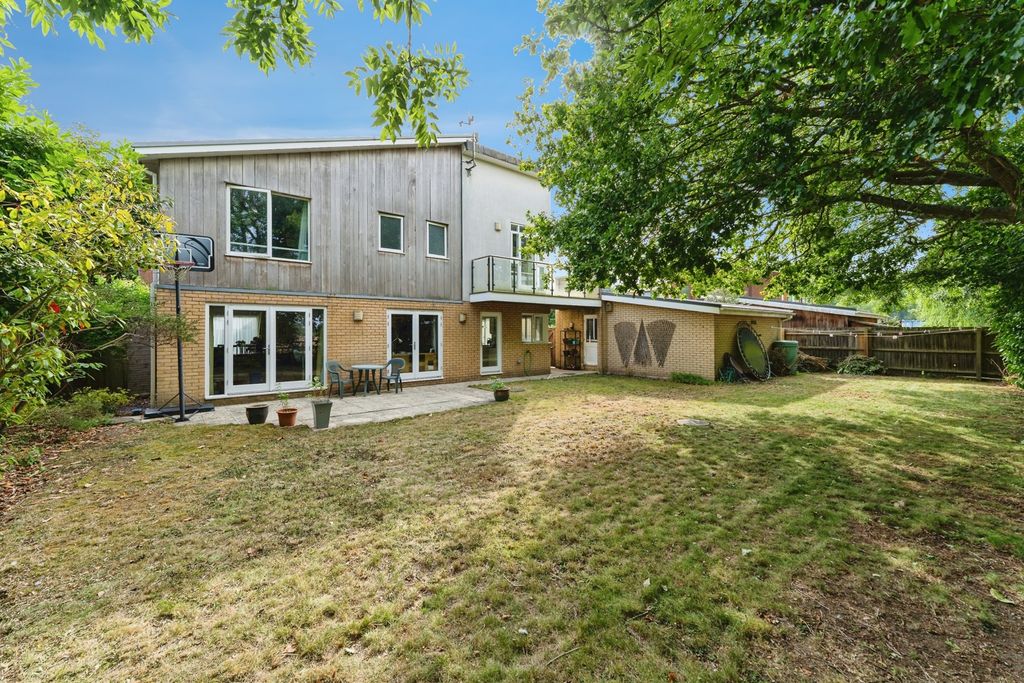 Property photo 2 of 32 Photo